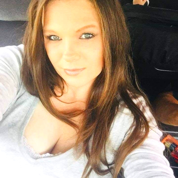 Meet your Posher, Ashley - Picture 1 of 3